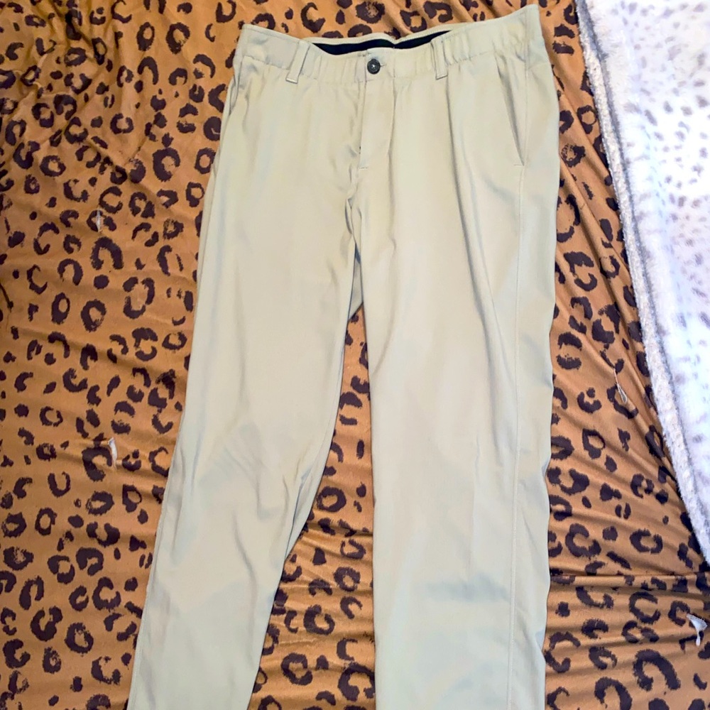 Mens UnderArmour Khaki Pants!